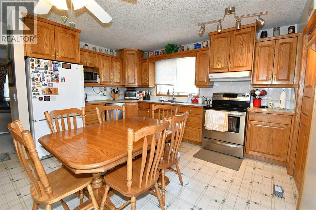 39 Chinook Road W Property Photo 9