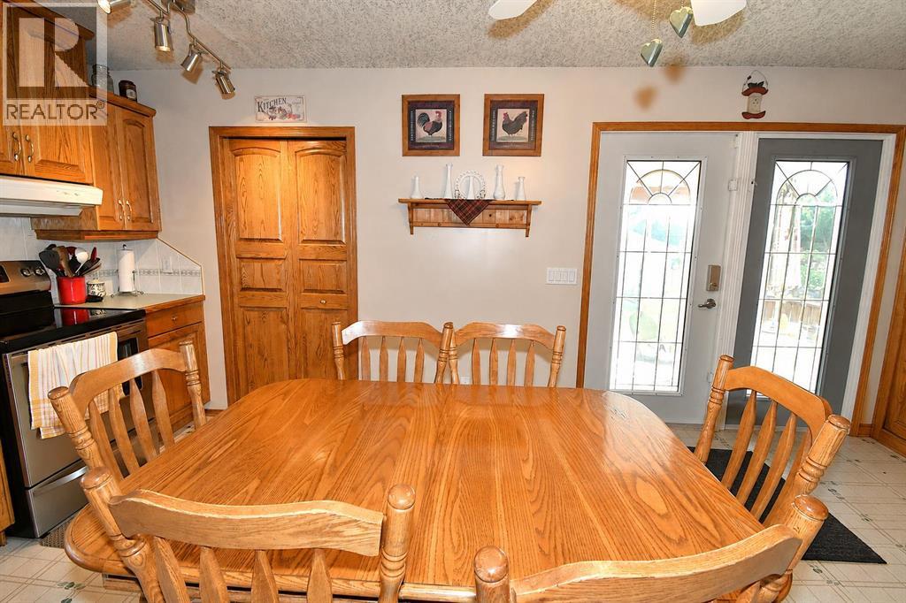 39 Chinook Road W Property Photo 10