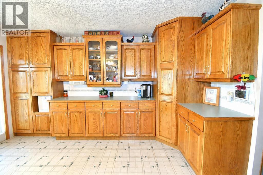 39 Chinook Road W Property Photo 12