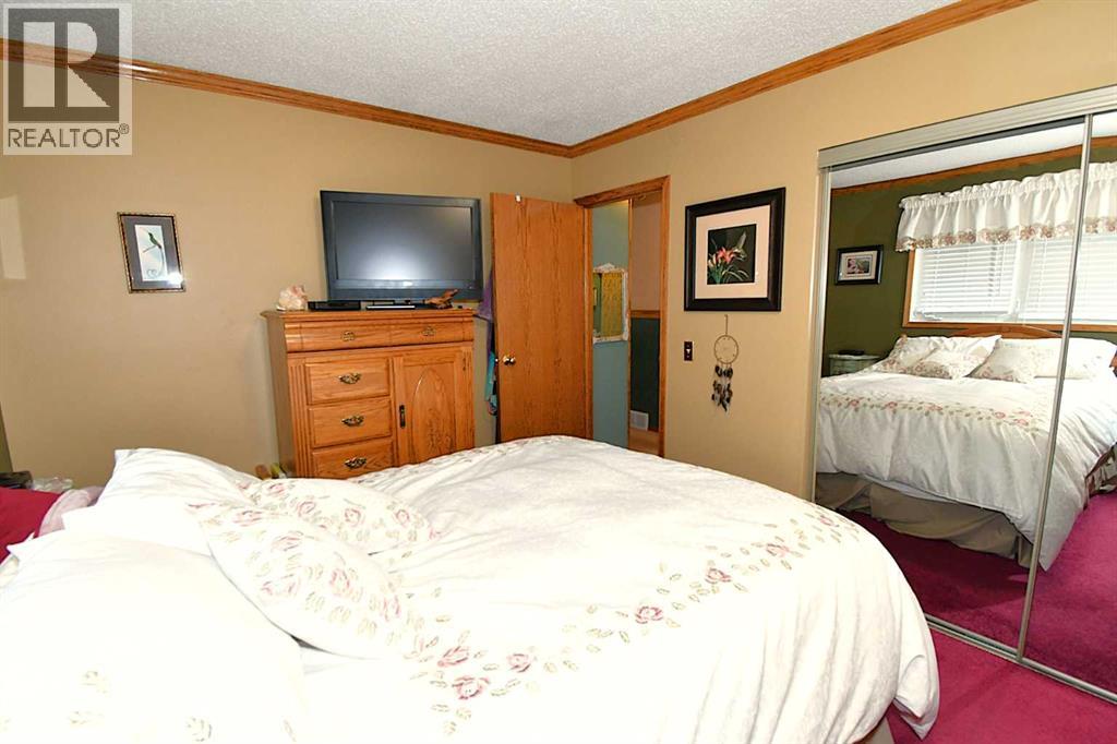 39 Chinook Road W Property Photo 17