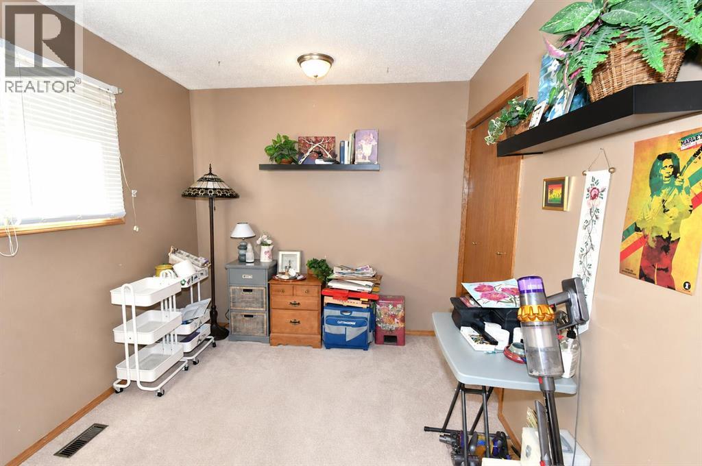 39 Chinook Road W Property Photo 18