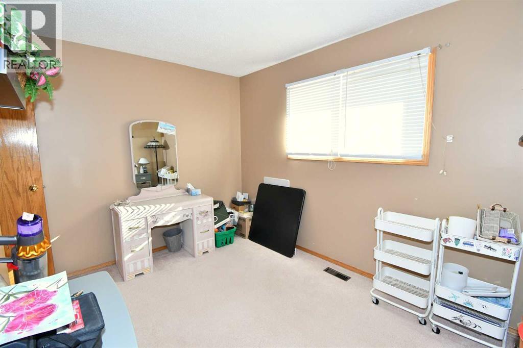 39 Chinook Road W Property Photo 19