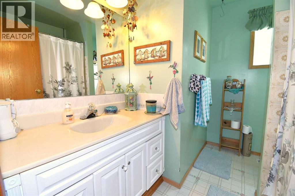 39 Chinook Road W Property Photo 20
