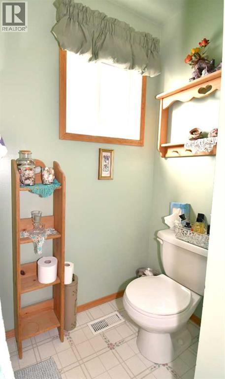 39 Chinook Road W Property Photo 21