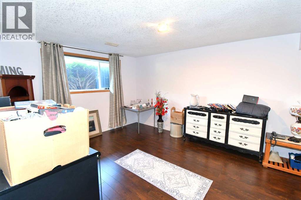39 Chinook Road W Property Photo 23