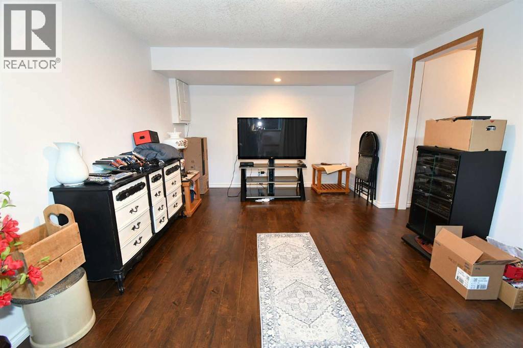 39 Chinook Road W Property Photo 24
