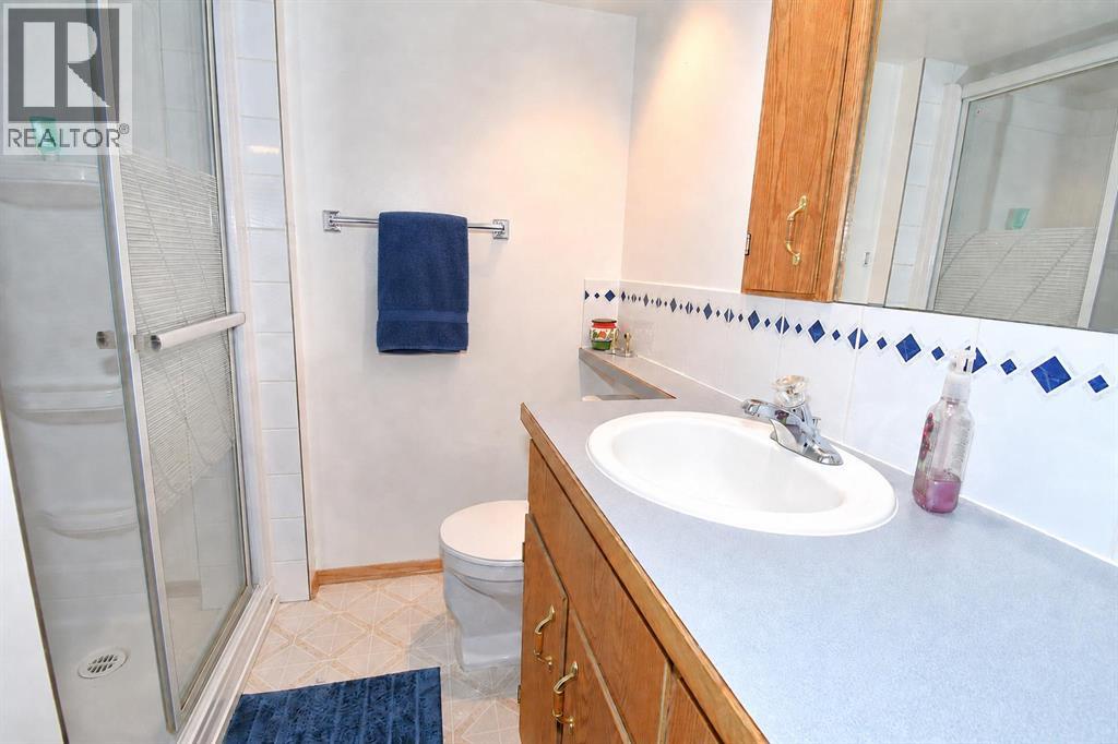 39 Chinook Road W Property Photo 29