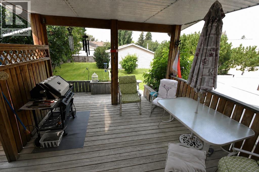 39 Chinook Road W Property Photo 31