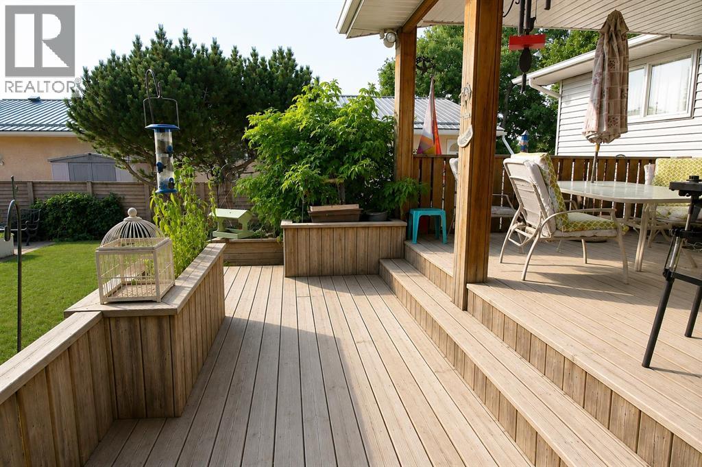 39 Chinook Road W Property Photo 34