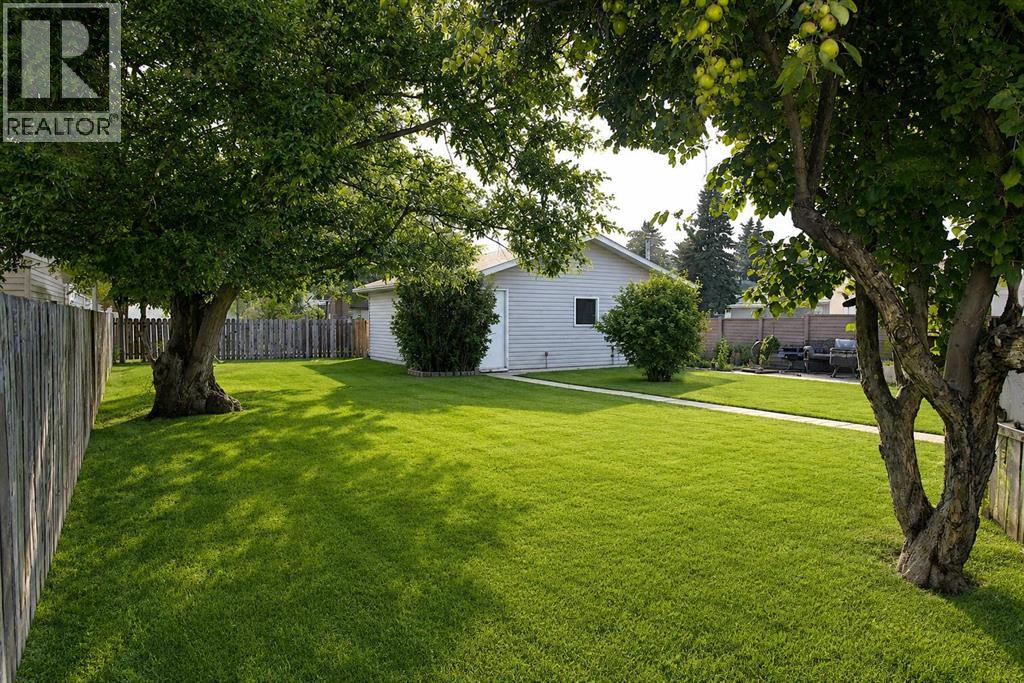 39 Chinook Road W Property Photo 41