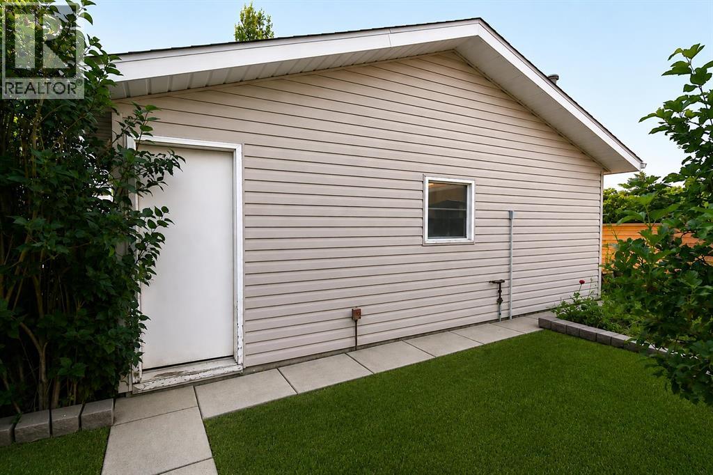 39 Chinook Road W Property Photo 42