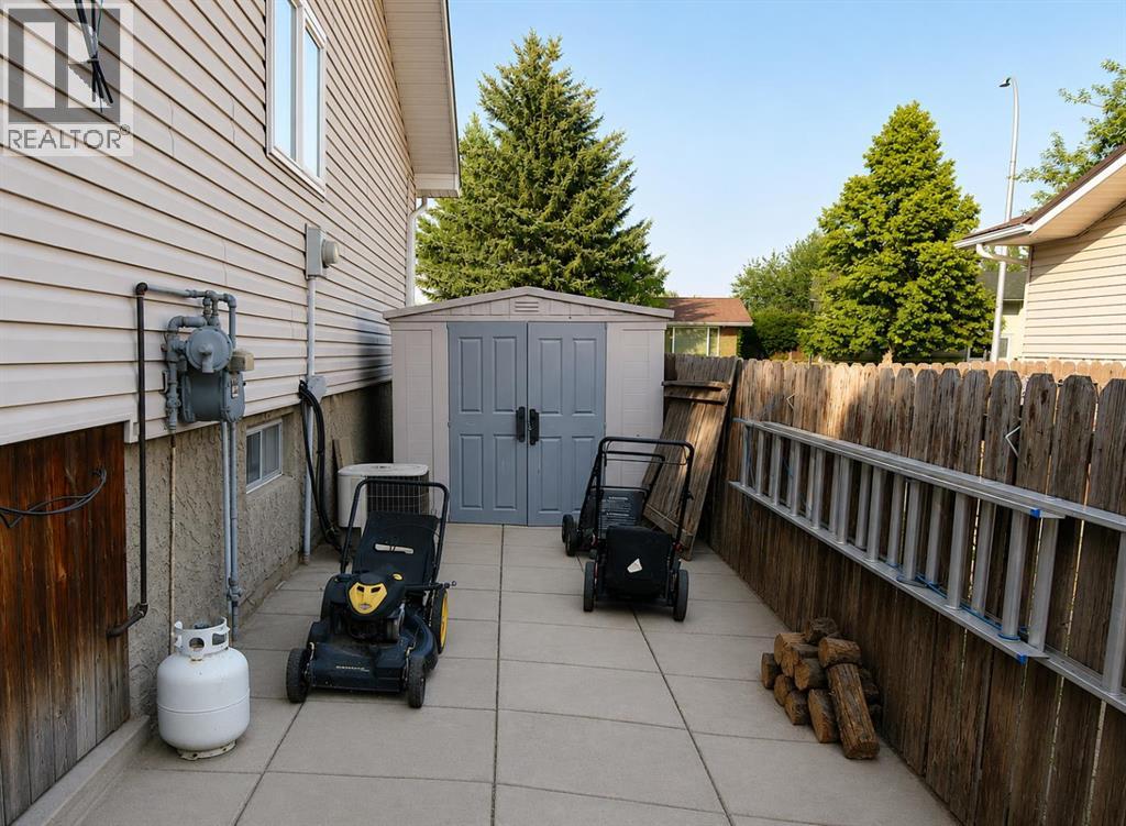 39 Chinook Road W Property Photo 44