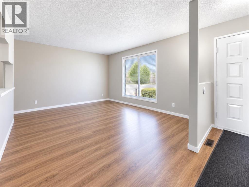 67 Falchurch Crescent Ne Property Photo 4