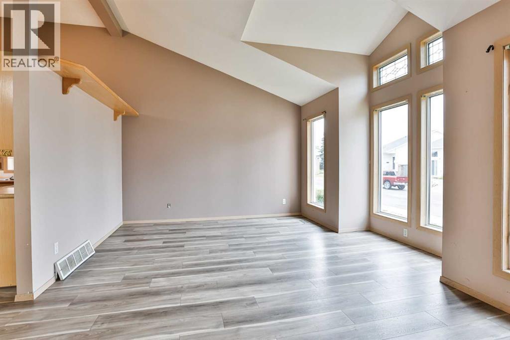 322 Assiniboia Place W Property Photo 4