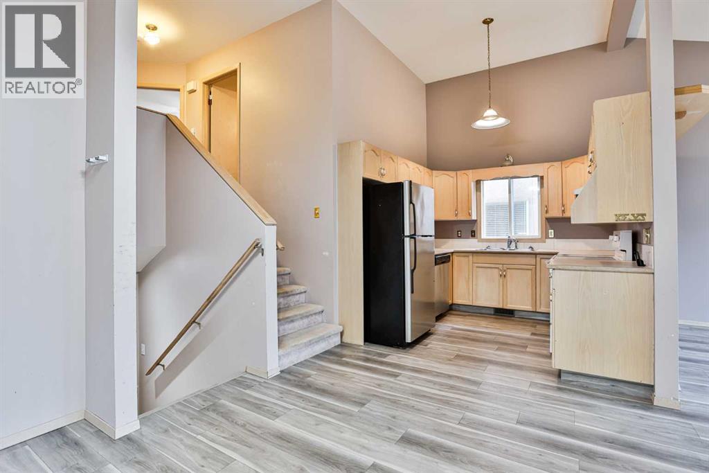 322 Assiniboia Place W Property Photo 7