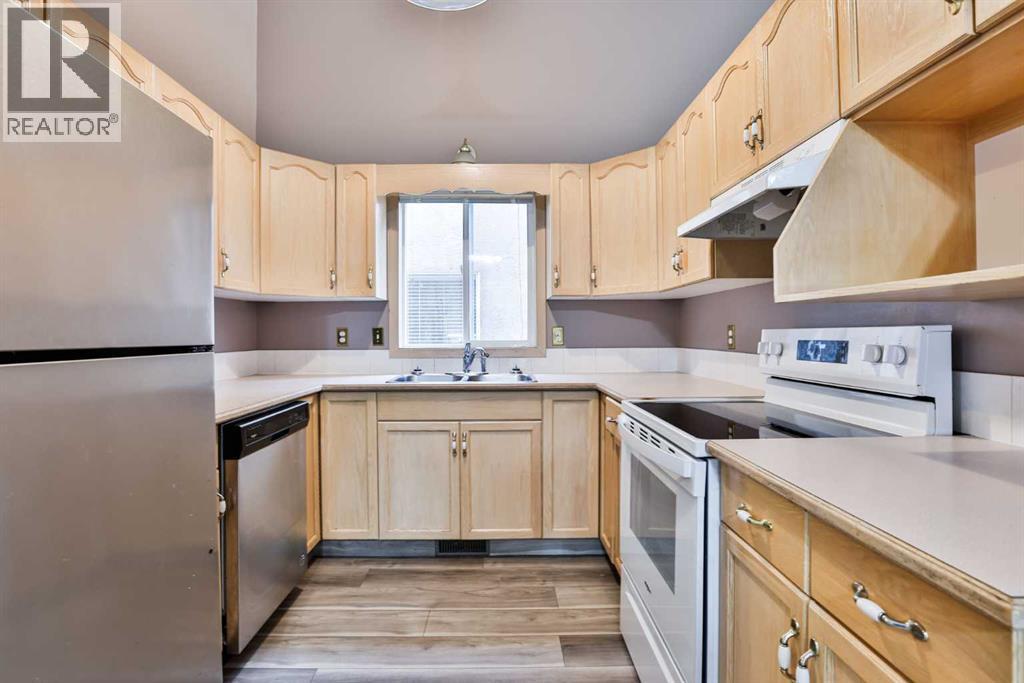 322 Assiniboia Place W Property Photo 8