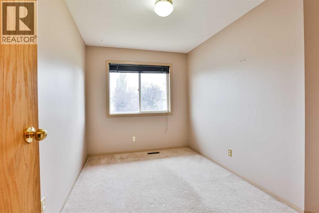 322 Assiniboia Place W Property Photo 10