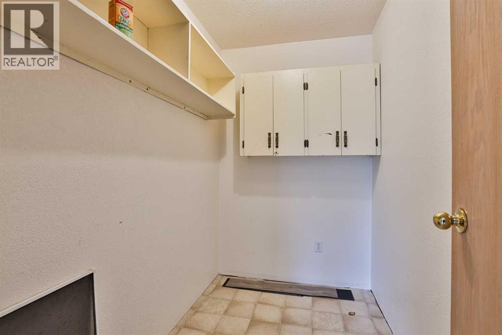 322 Assiniboia Place W Property Photo 14