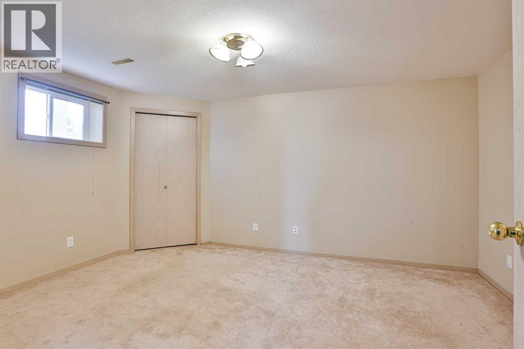 322 Assiniboia Place W Property Photo 15