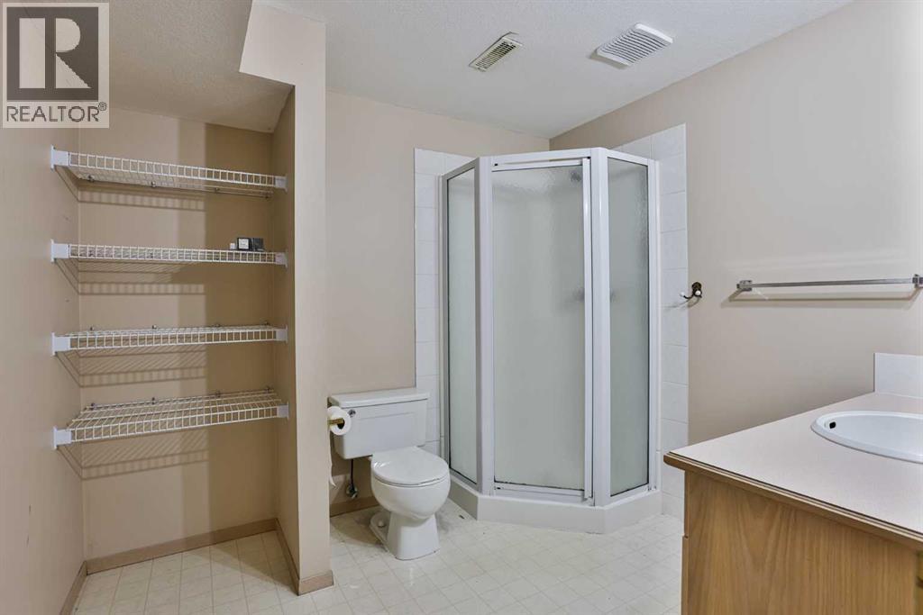322 Assiniboia Place W Property Photo 16