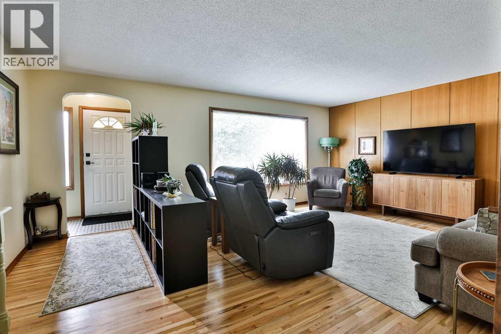 1323 3a Avenue N Property Photo 4