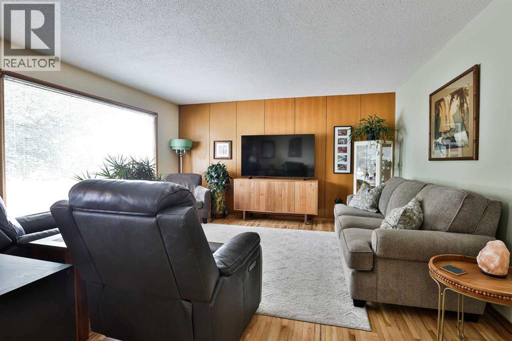 1323 3a Avenue N Property Photo 5