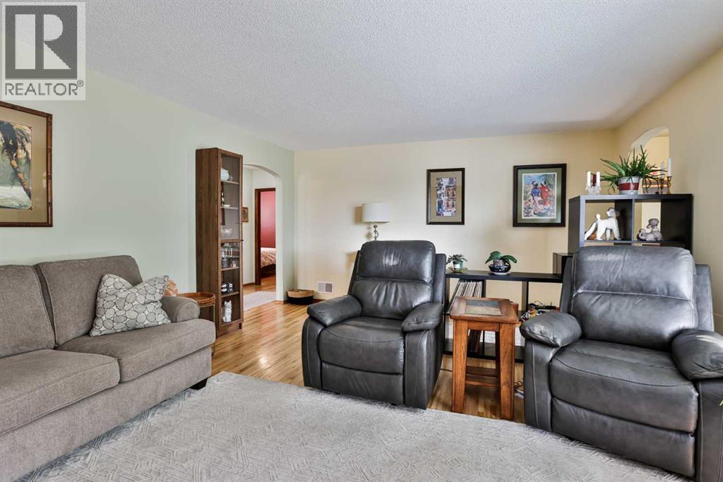 1323 3a Avenue N Property Photo 6