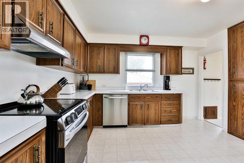 1323 3a Avenue N Property Photo 11