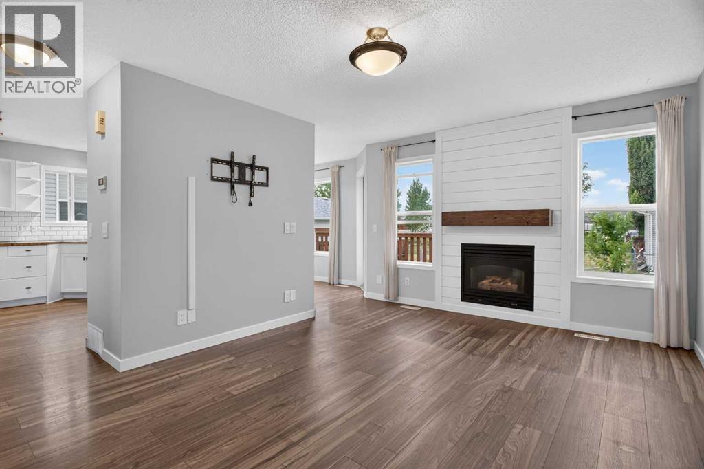 56 Silver Creek Boulevard Property Photo 4