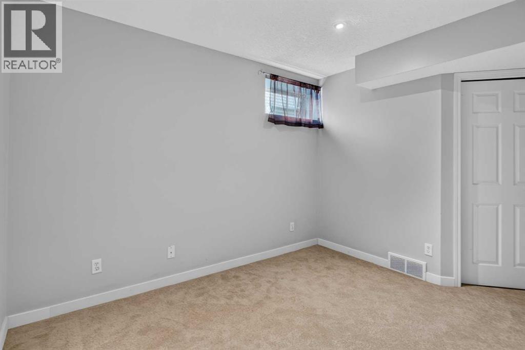 56 Silver Creek Boulevard Property Photo 27