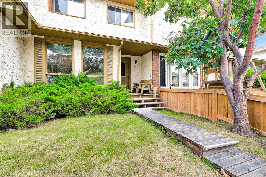 151 Midbend Place SE Property Photo 1