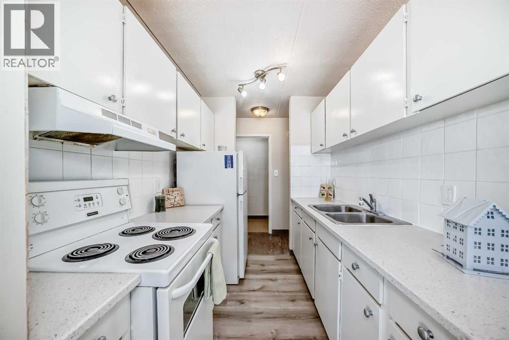 319 2 Avenue Property Photo 8