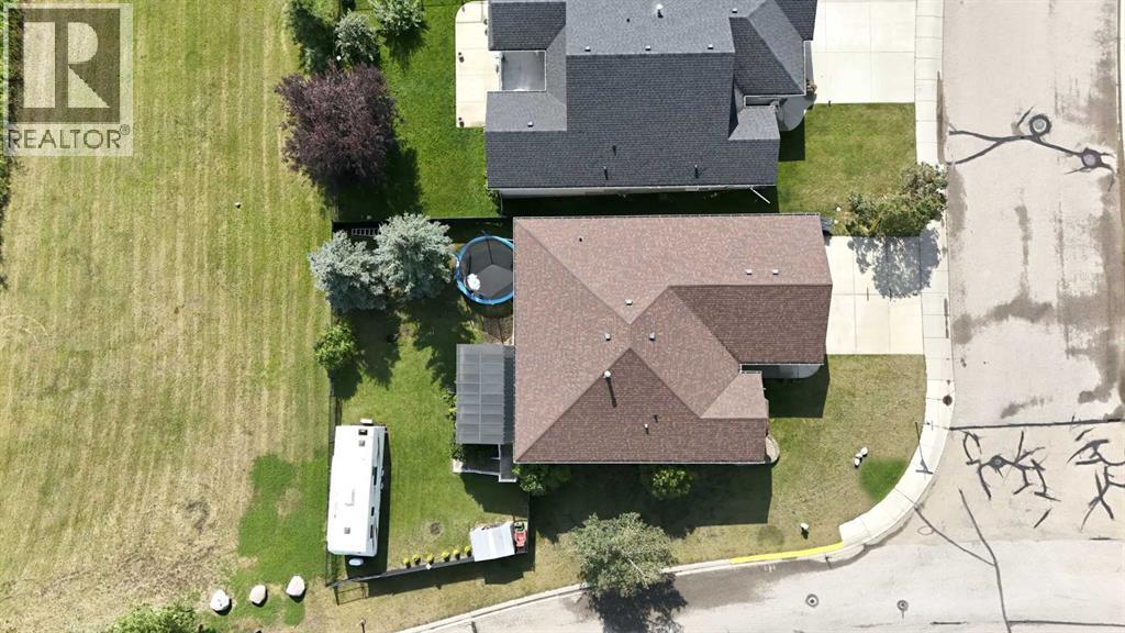 2 Estella Crescent Property Photo 35