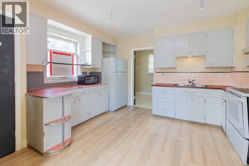 1218 13 Street N Property Photo 19