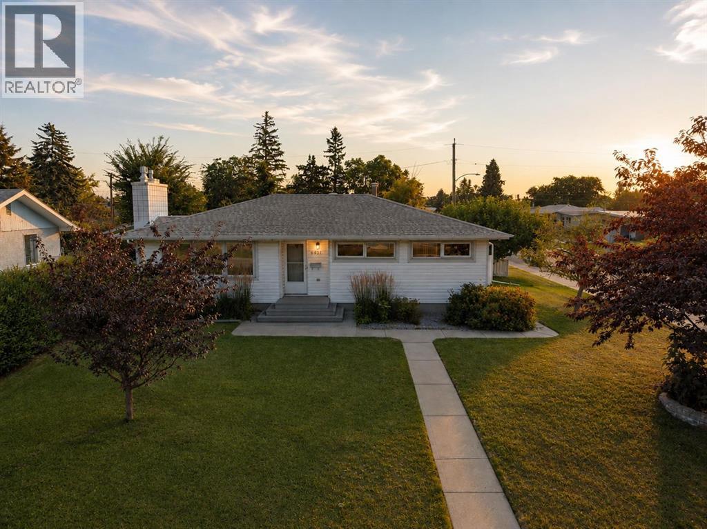 4021 Embury Crescent Property Photo 1