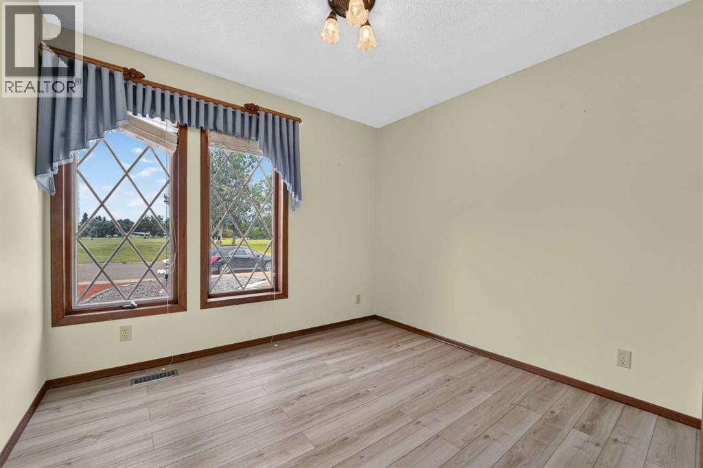 3606 Spruce Drive S Property Photo 28