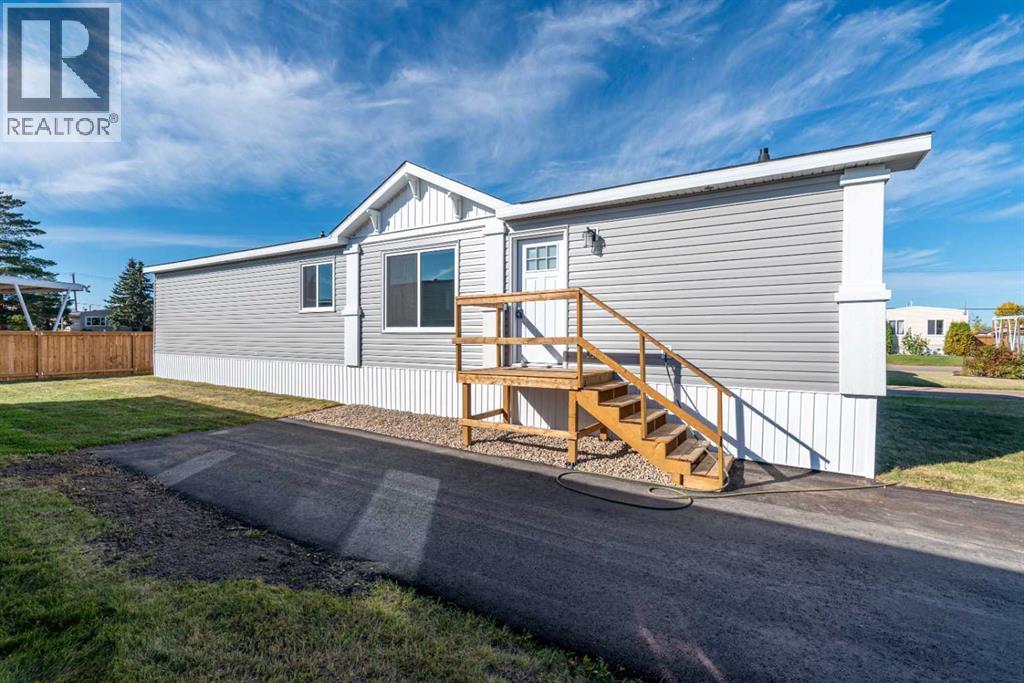 5308 57 Street Property Photo 2