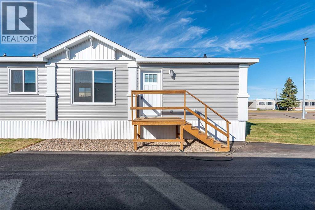 5308 57 Street Property Photo 3