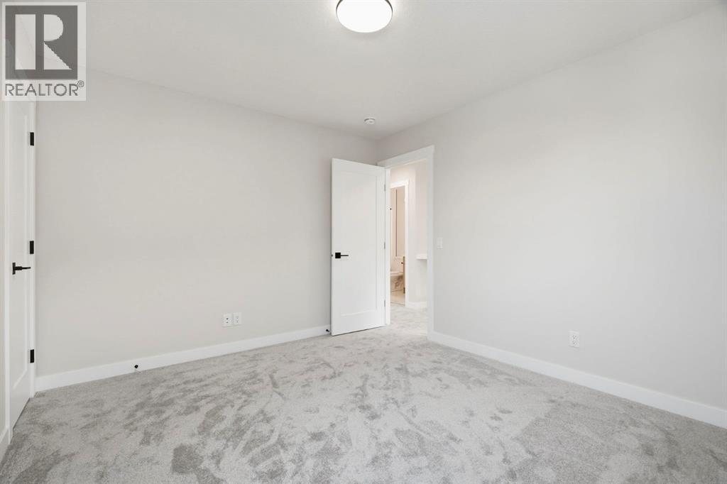 435 Kinniburgh Loop Property Photo 38