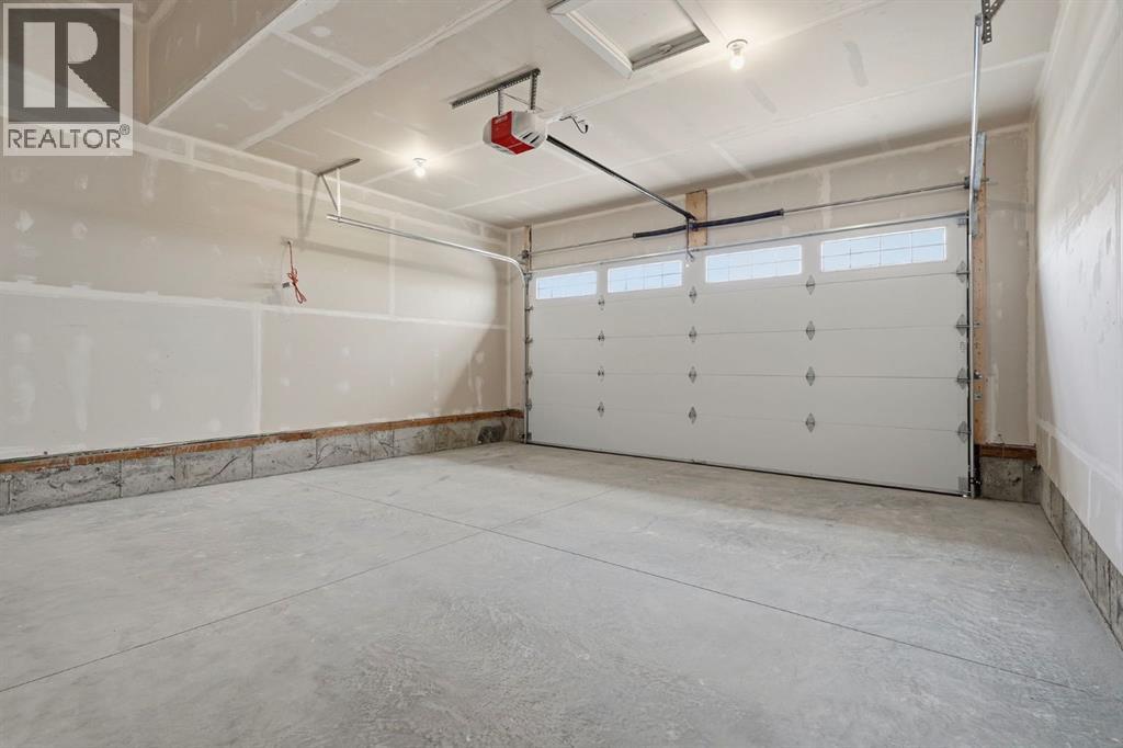 435 Kinniburgh Loop Property Photo 44