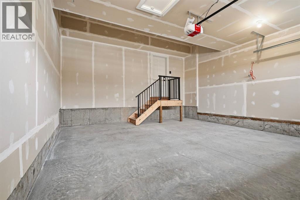 435 Kinniburgh Loop Property Photo 45
