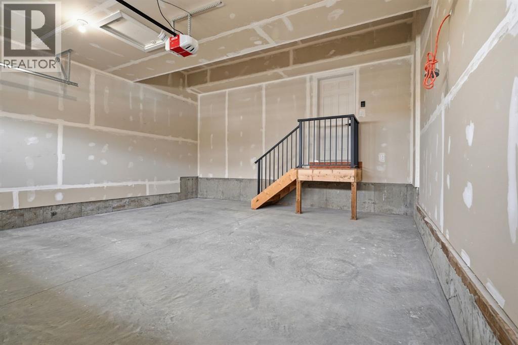 435 Kinniburgh Loop Property Photo 46