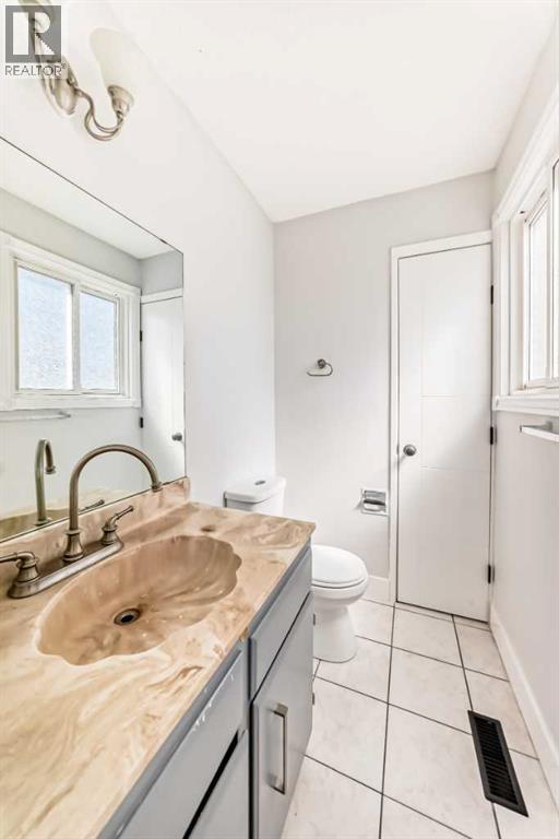 204 Whiteview Close Ne Property Photo 15