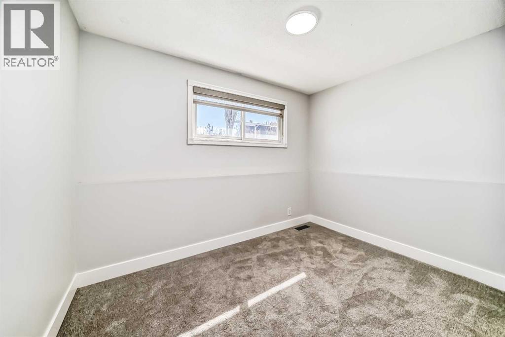 204 Whiteview Close Ne Property Photo 24