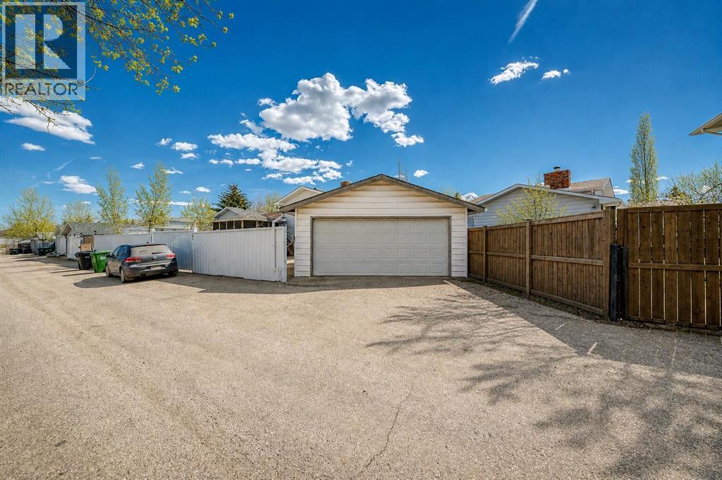204 Whiteview Close Ne Property Photo 33