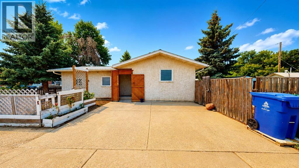 1239 41 Avenue N Property Photo 1