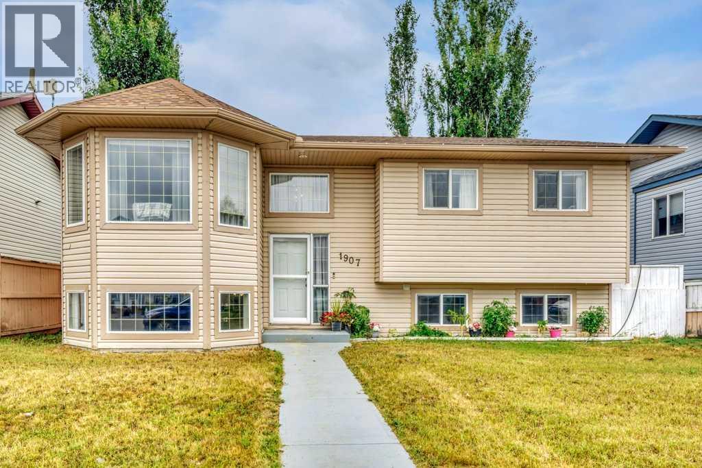1907 Strathcona Terrace Property Photo 1