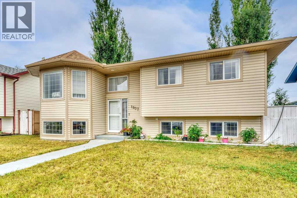 1907 Strathcona Terrace Property Photo 2