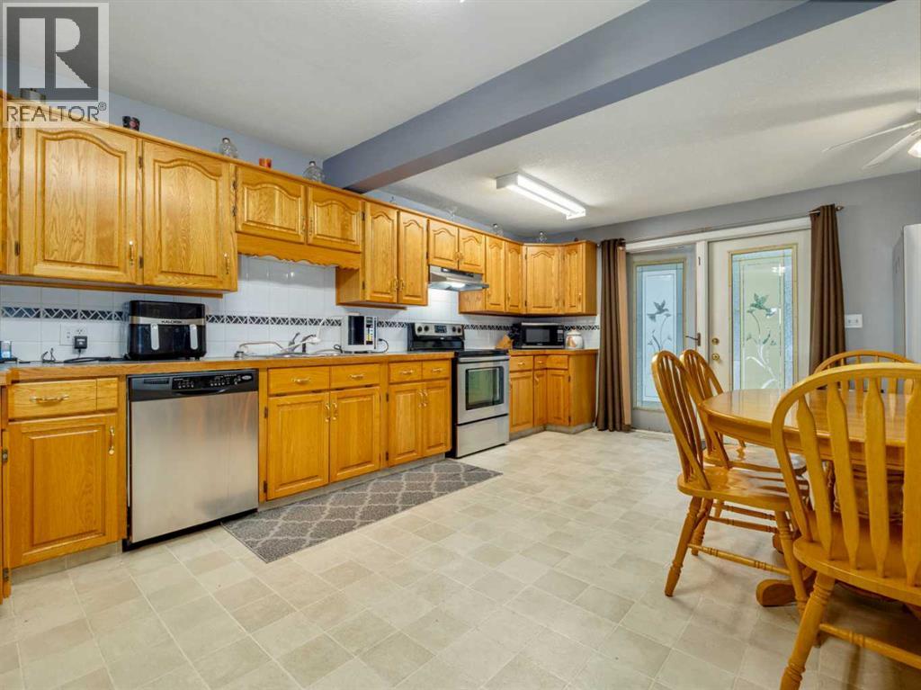 5723 54 St Property Photo 1