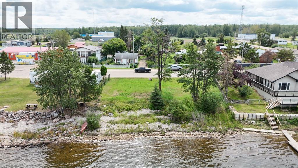 79 Peace River Avenue Property Photo 3